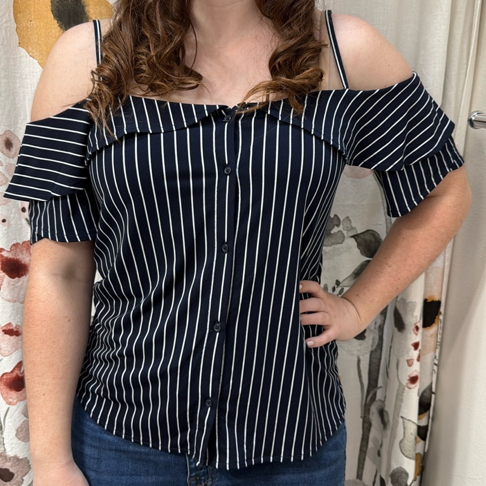 Women’s Banana Republic Navy Blue & White Pin-Striped Off-The-Shoulder Top. Sz S